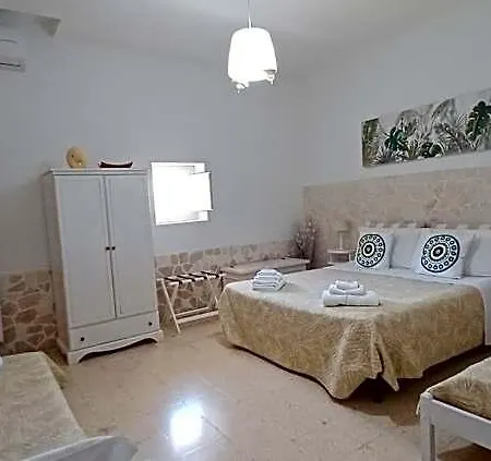 Alojamento de Acomodação e Pequeno-almoço Casa Relax Isabelle 4*